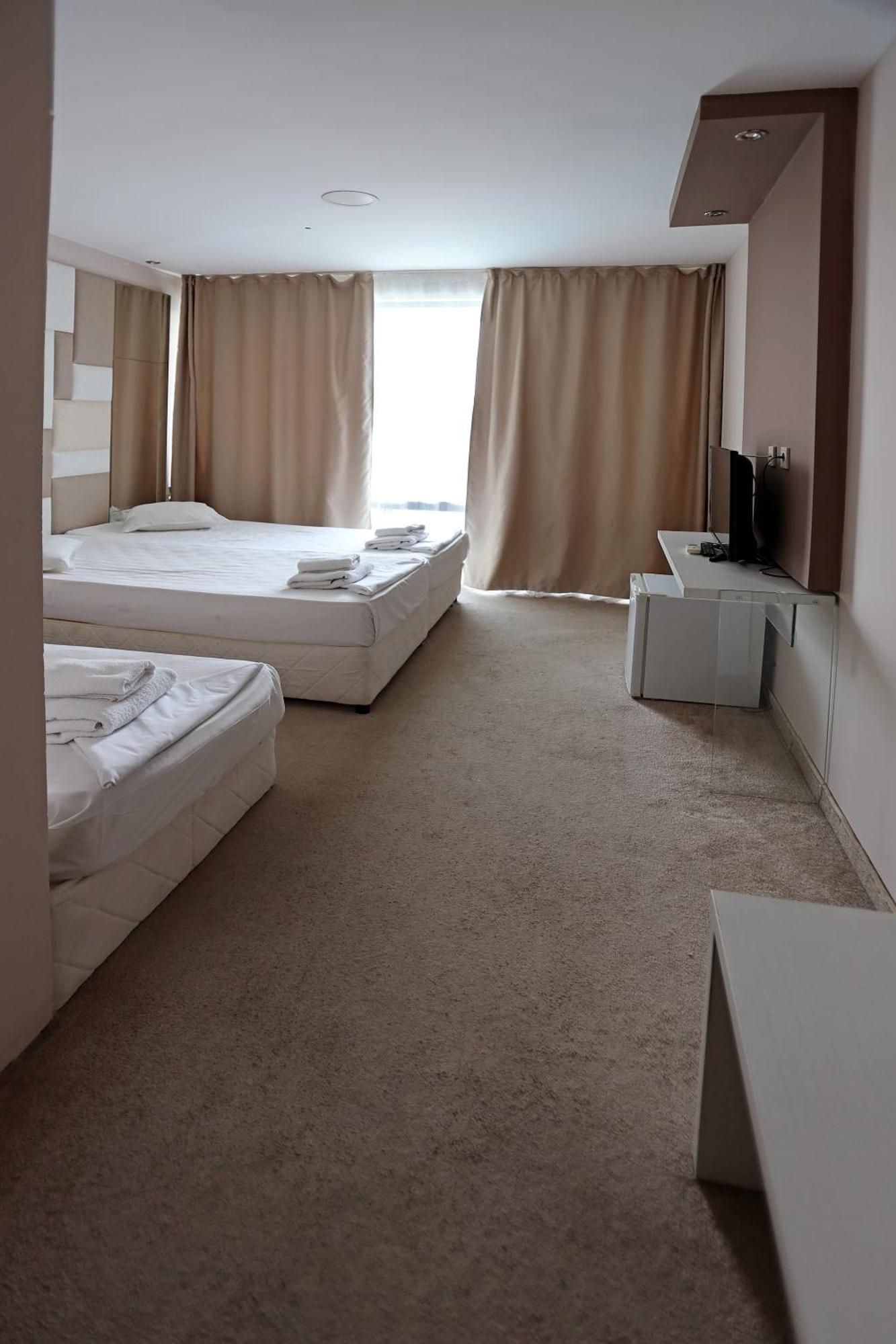Tweepersoonskamer met 2 Aparte Bedden en Balkon